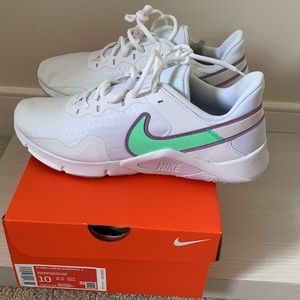 COPY - Women’s Nike Legend Essential 2 Sz 10